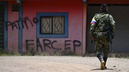 Meses antes de que se firmara el acuerdo entre la guerrilla y el gobierno en 2016, el frente primero de las FARC anunció que no se desmovilizaría. Esa fue la semilla de las disidencias.