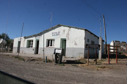 La oficina de ganaderia en medio de la meseta