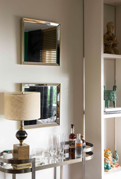 Mesita bar y espejos (Harturo).