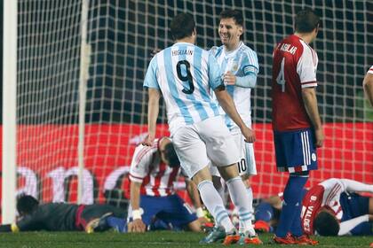 Dos veces se enfrentó Messi con Paraguay en la Copa América Chile 2015: hizo un gol en el debut pero terminó decepcionado por el 2-2 final; en cambio, en la semi, no convirtió en el 6-1 pero cumplió una brillante tarea camino al juego decisivo con los locales 