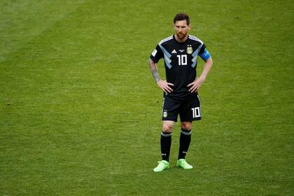 Messi a punto a patear el penal que resultó errado, durante el segundo tiempo