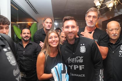 Messi, a pura foto en el restaurante de Natalia Denegri en Miami (Foto: Gentileza Baires Grill)