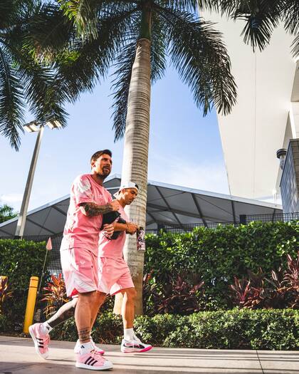 Messi, camino a la práctica junto a Luis Suárez, en el predio de Inter Miami