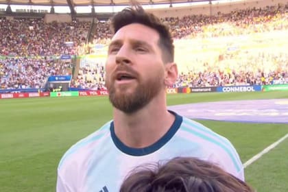 Lionel Messi cantó el himno durante la Copa América y desencadenó un acalorado debate entre Gustavo López y Martín Arévalo