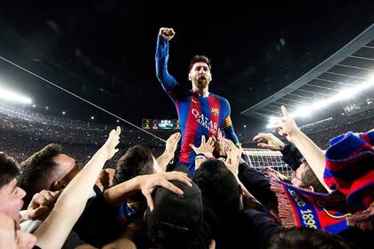 Messi celebra la consumación de la histórica remontada del Barça ante el PSG en el Camp Nou, en abril de 2017