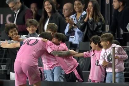 Messi celebró su gol y el triunfo junto a sus hijos, bajo la mirada de su esposa Antonela, en la clasificación de Inter Miami para las semifinales de la Concachampions; cada uno de los tres chicos tiene características diferentes como futbolista.