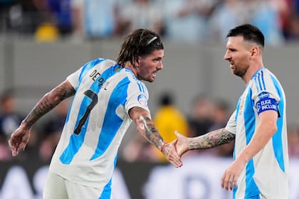 Messi con De Paul, ahora compañeros también en Inter Miami