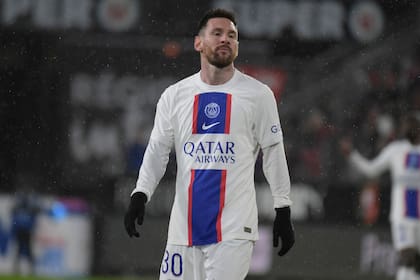 Messi, con el gesto contrariado por el flojo partido de PSG