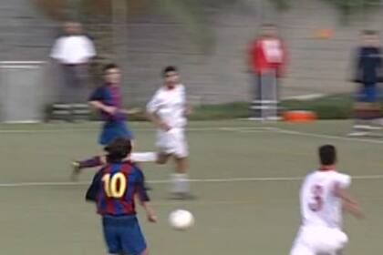 Messi (con la 10), a punto de convertir su cuarto gol