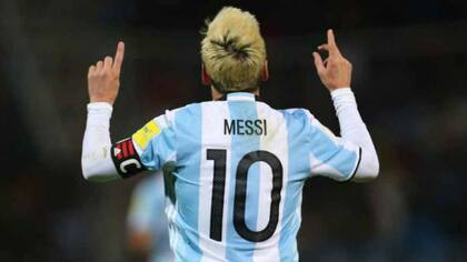 Messi, con la cinta ante Uruguay, en su último partido en la selección