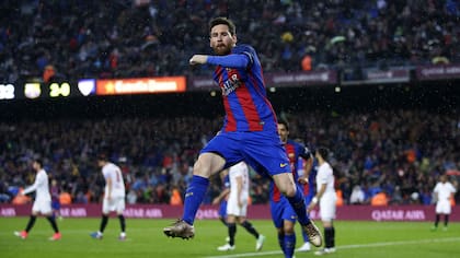 Messi, con la mano vendada