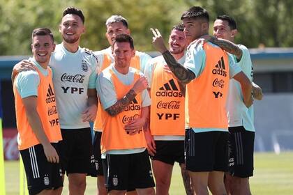 Messi, feliz en la selección, divertido y arropado entre Lo Celso, Ocampos, Paredes, De Paul, Joaquín Correa y Ángel Di María