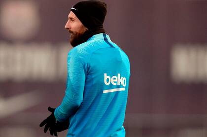 Messi con Suárez; la Pulga estuvo en la práctica de ayer y según los medios catalanes, hoy será titular