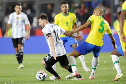 Messi, contra Fabinho: la Argentina y Brasil son candidatos