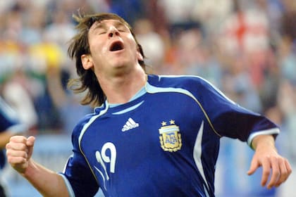 Messi convirtió ante Serbia y Montenegro