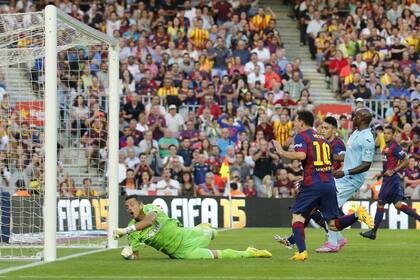 Messi, de cabeza, marcó el gol 400 de su carrera