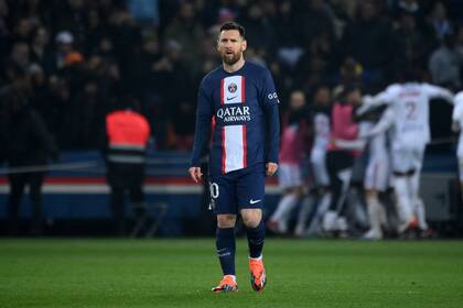 Messi, el último domingo, cuando recibió silbidos en la derrota ante Lyon