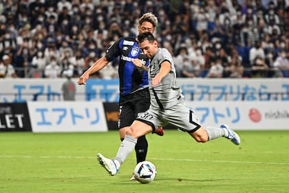 Messi en acción este lunes, durante la goleada a Gamba Osaka