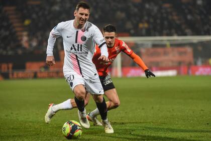 Messi en acción frente a Lorient, un mes atrás: fue su último partido