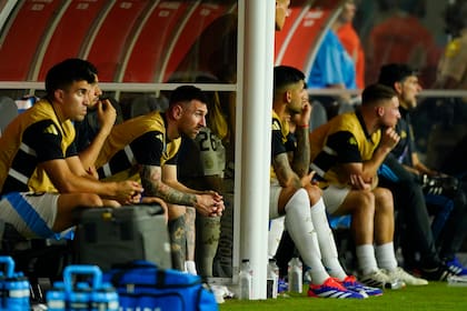 Messi, en el banco de suplentes en el partido con Perú
