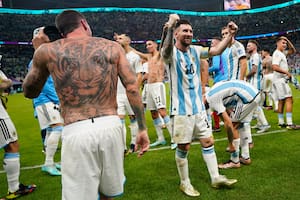 Otra noche para la historia: Messi, el mejor de todos, pone el mundo a sus pies
