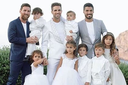 Messi, Fábregas y Suárez, con sus hijos
