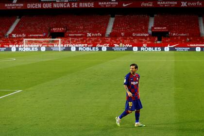 Messi frente a la desolación del estadio; los hinchas del Barcelona sufren porque se privan de ver al astro en vivo