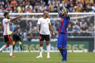Con dos goles de Lionel Messi, Barcelona le ganó sobre la hora a Valencia