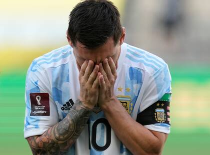 Messi hace un gesto inequívoco en el fallido partido ante Brasil, el domingo. El capitán, a los 34 años, recorre el camino hacia su quinto Mundial