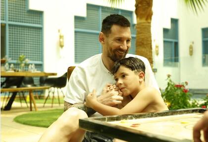 Messi junto a su hijo Mateo (Foto: @leomessi)