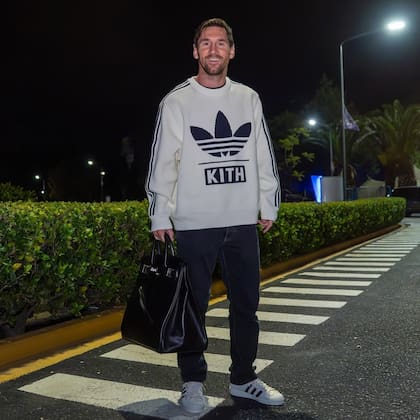 Messi llegó de madrugada y se entrenó este lunes en Ezeiza. (Prensa AFA)