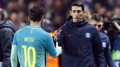Messi saluda a Di María, que festejó con dos golazos sus 29 años