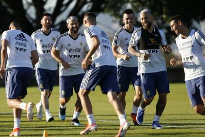 Messi se debe un rendimiento la altura de su leyenda en un partido oficial contra el Scratch; aquí, junto con sus compañeros durante la práctica en Belo Horizonte