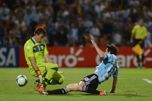 El historial y los goles de Messi contra Uruguay: casi 20 años de clásicos y una marcada paternidad