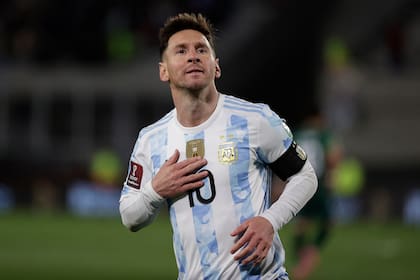 Messi se golpea el pecho y se besará el escudo por el título ganado en la Copa América, tras su primer gol