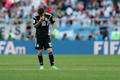 Messi se lamenta al final de partido contra Islandia