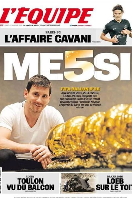 Messi sonríe con sus cinco ejemplares del Balón de Oro, una creación de France Football, con amplia cobertura en su competidor L'Equipe.