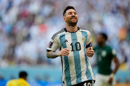 Messi sonríe tras anotar el segundo gol, pero luego fue anulado