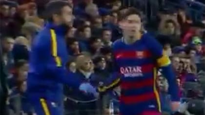 Messi toma una pastilla en pleno partido