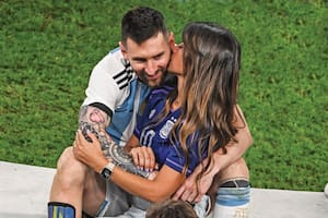 Messi y Antonela tras el triunfo en el Mundial de Qatar 2022 Photo: Robert Michael/dpa (Photo by Robert Michael/picture alliance via Getty Images)