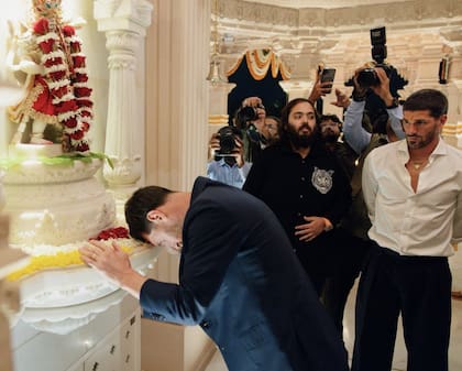 Messi y De Paul se mostraron predispuestos a realizar las actividades propuestas por los lugareños de India