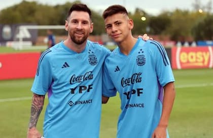 Messi y Echeverri, presente y futuro en la selección