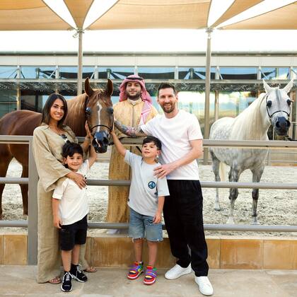 Messi y familia, de promoción en Arabia Saudita