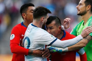 Argentina-Chile: así se fue Messi expulsado tras una agresión de Gary Medel