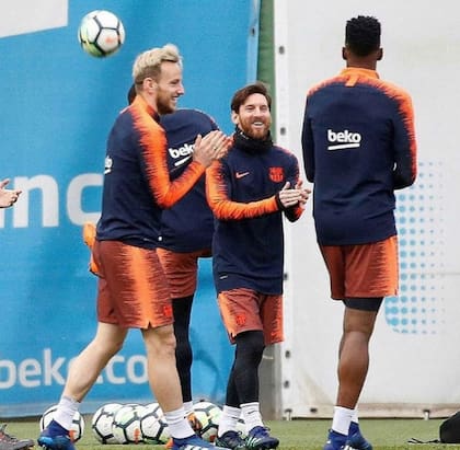 Messi y Mina compartieron poco más de un año en el Barcelona