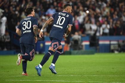 Messi y Neymar, amigos y unidos por los silbidos de la hinchada de Paris Saint-Germain luego de la eliminación en la Champions League a manos de Real Madrid; ambos fueron respaldados por el portal del club.