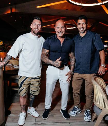 Messi y Suárez cenaron en el restaurante The Amalfi Llama junto a sus respectivas familias (Foto: Instagram @theamalfillama)