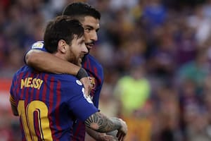 Messi en clave de N° 9: auxilia a Suárez y desplaza a Bianchi