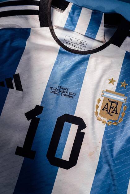Messi y una subasta solidaria: rematan seis de las camisetas que utilizó durante el Mundial de Qatar
