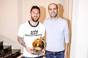 Messi, y uno de los Balones de Oro, que recibió... de manos de Torchut